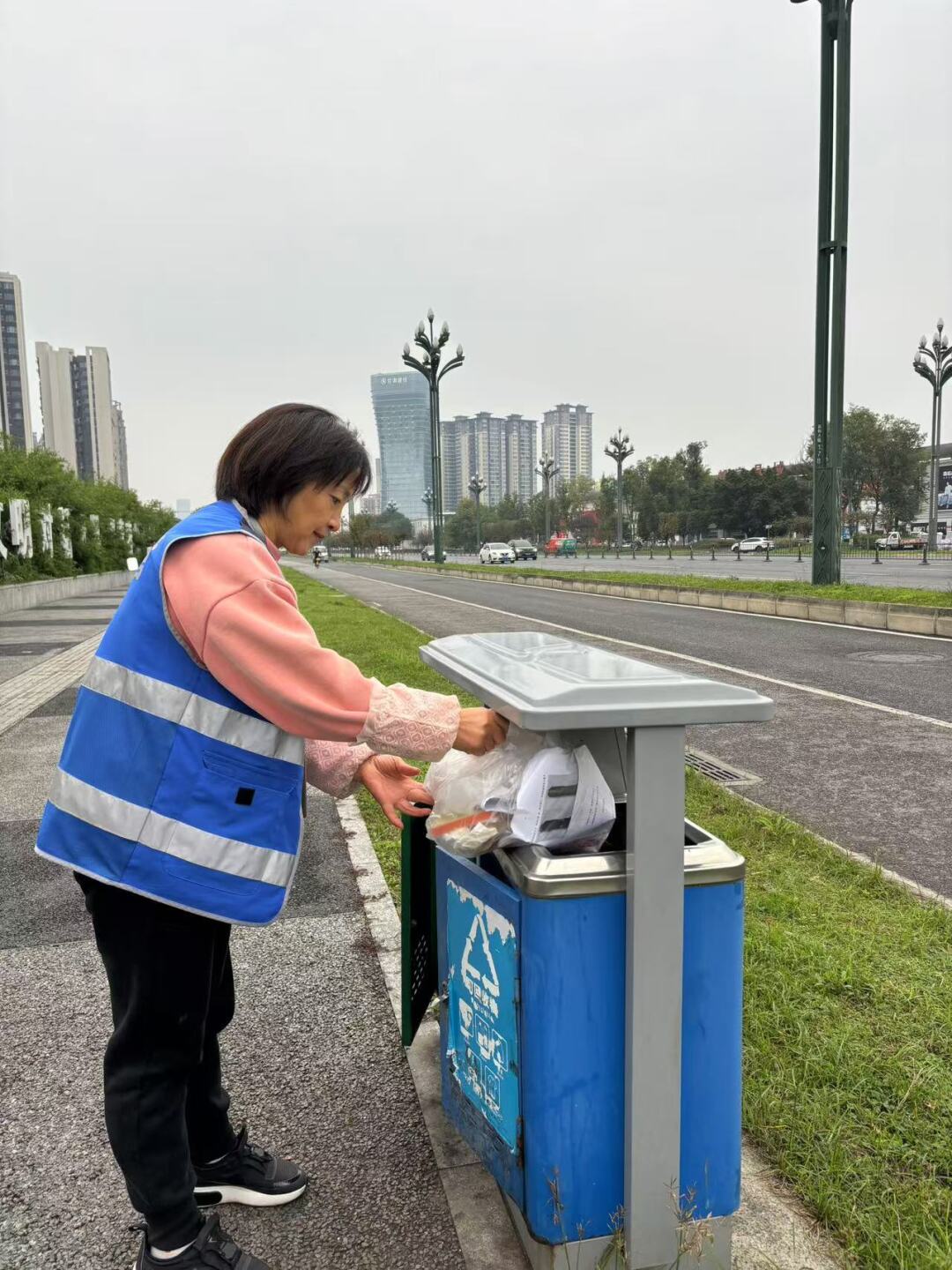 加強重點(diǎn)街道巡查上報，提升城市管理水平