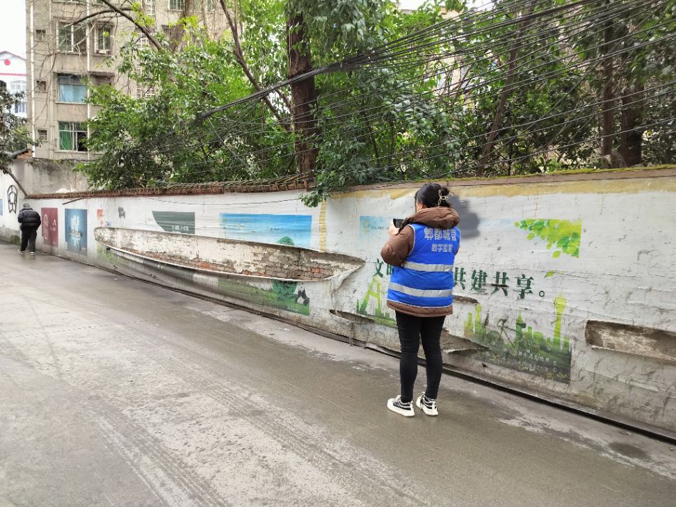 智慧城管助力城市“顏值”提升，臨街廣告安全隱患無(wú)處遁形